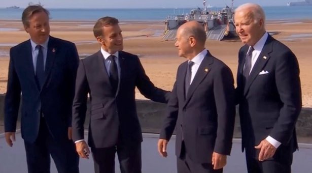 smileyrach2's tweet photo. Macron: who is this guy behind me?
3 World leaders and a 3rd world foreign secretary. Does anyone take us seriously anymore?
#DDay24
#ToriesBrokeBritain
#ToriesLie https://t.co/3EfyEV0cUu