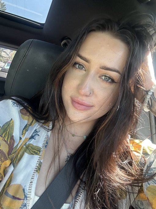 Have an unfiltered pic of my face ☺️ https://t.co/oCwOuDcDhU