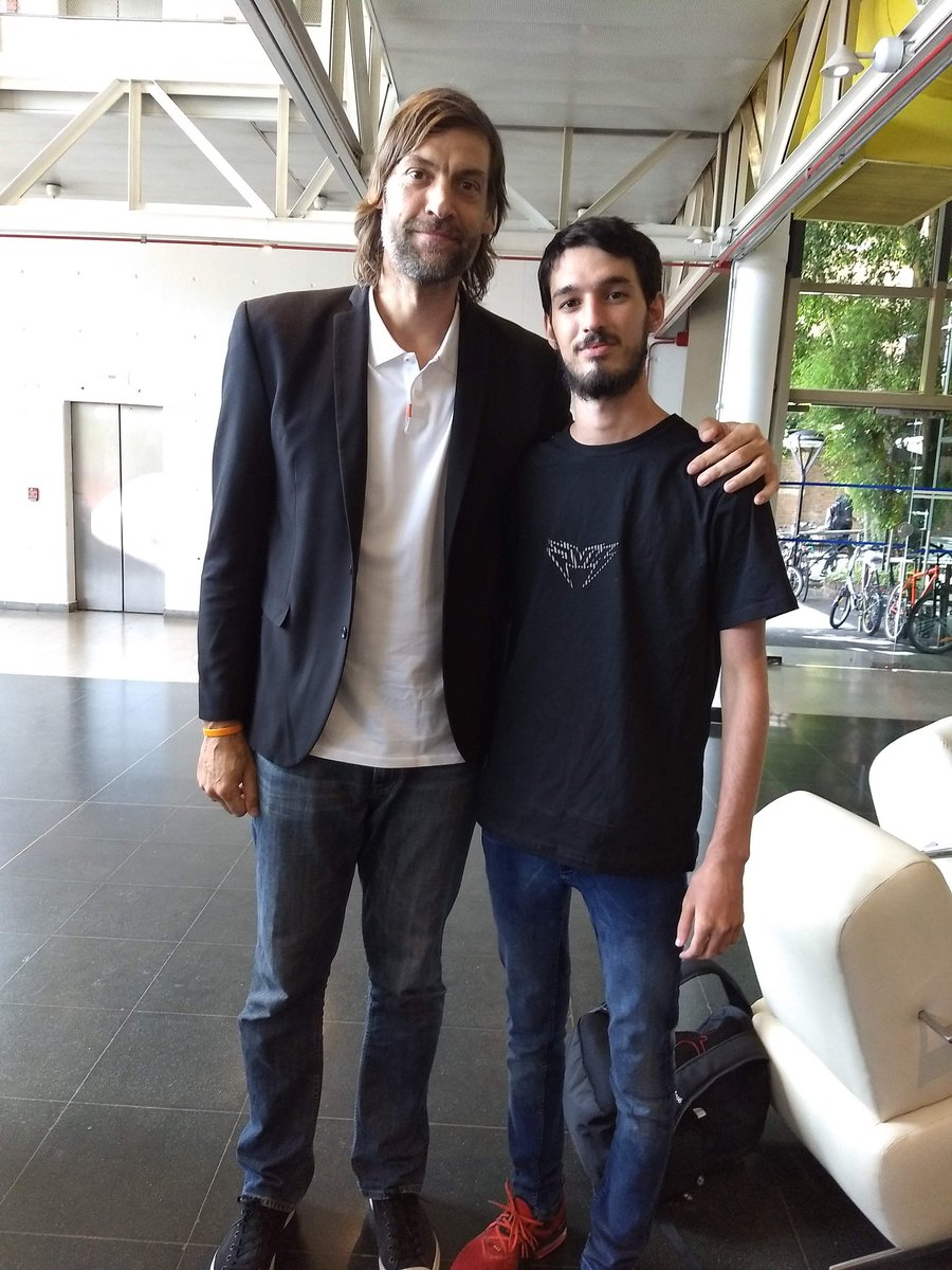 SryNotSry33's tweet photo. Viendo la final de nba me acordé de una de las cosas buenas de haber jugado lol https://t.co/wd4FLaOnwG