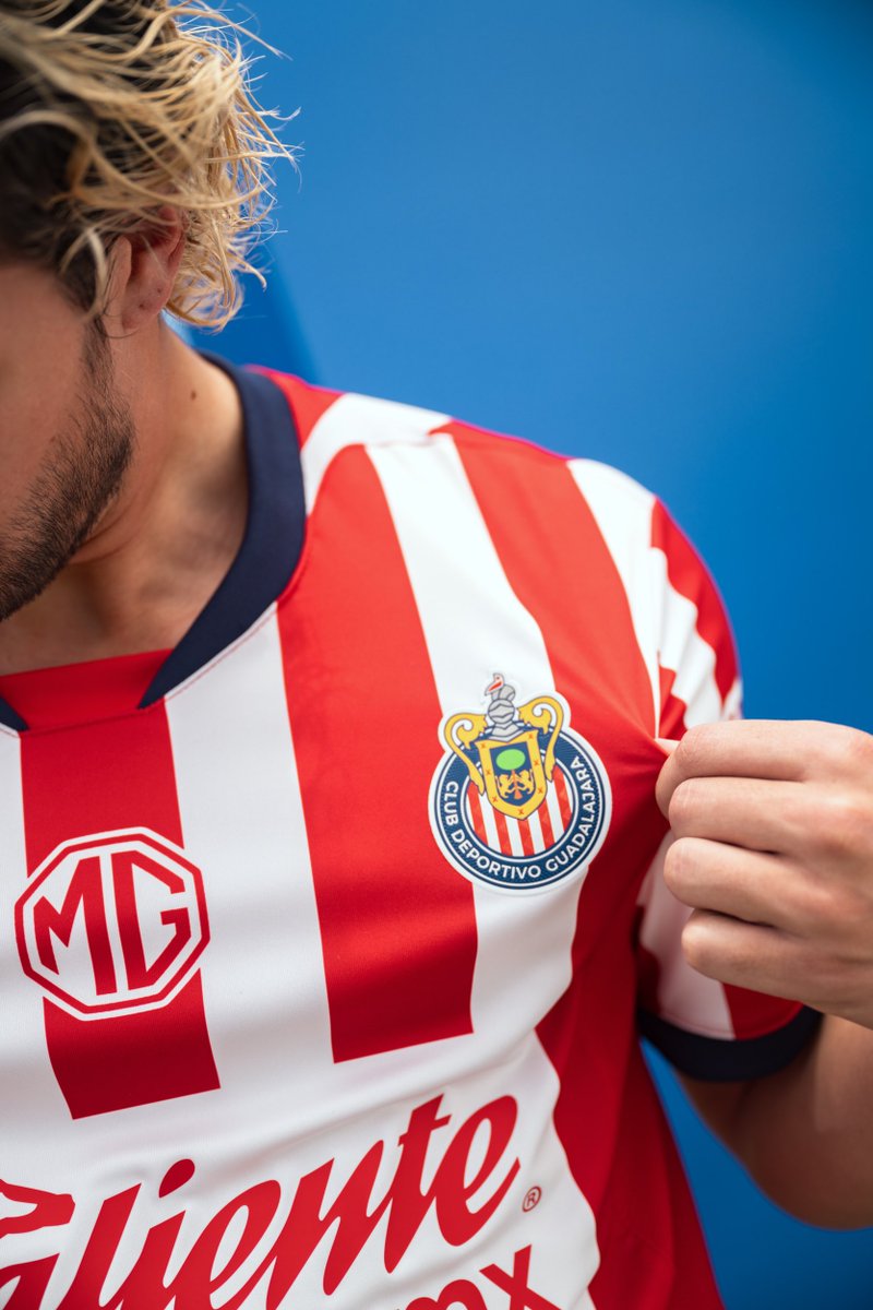 Chivas's tweet photo. 🔴⚪️ EL NUEVO JERSEY DEL GUADALAJARA ⚪️🔴

🔥 Consigue el tuyo en tiendas @PUMAmexico y #TiendaChivas 👉 https://t.co/j7uET4Ghri https://t.co/tkorUbmyTr