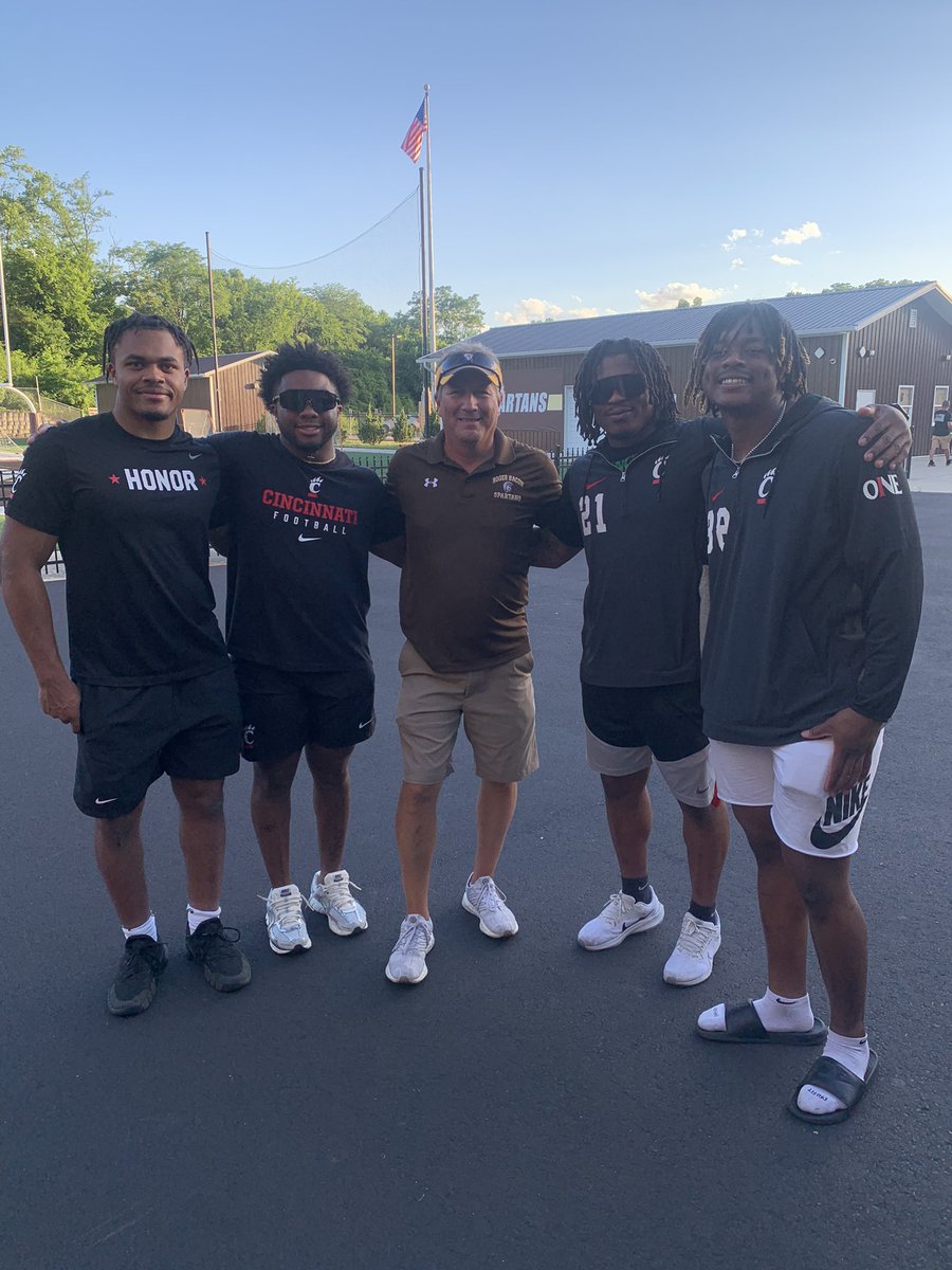 Future Spartans! <a href="/CoreyKiner/">king_cbandz</a> camp was monster success!    HUGE shout out to the Bearcats who helped the kids have unforgettable experience!  <a href="/NijalM/">Nijal Mooney</a> <a href="/bk_done/">Brian Doneghy</a> <a href="/vdawson111/">Victor Dawson</a> <a href="/GoBearcatsFB/">Cincinnati Football</a>

Campers of the week Brenden McDole  Ryker Gruenwald Matthew Colvin and Kingston Johnson-Spikes
