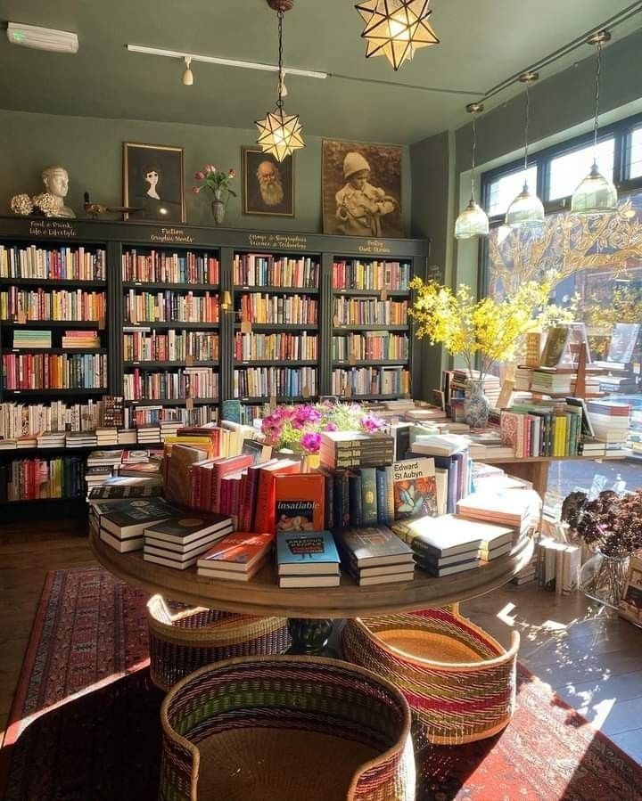 bilateraang's tweet photo. Suatu saat ak akan jd kakak2 owner yg bikin florist cafe, bookshop, booktruck, dan craft shop lucu kayak gini https://t.co/R9uKFYzhcv