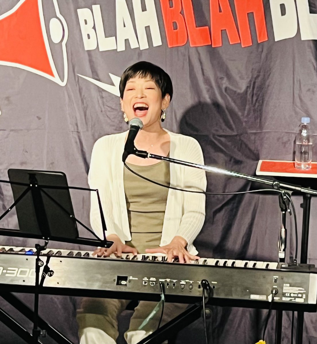 NWBLAHBLAHBLAH's tweet photo. 2024年6月5日(水)
「タキとゆかいな仲間たちvol.5」
【出演】
#滝和祥 / #TKJ (滝和祥 #野口薫 #鈴木淳 ) / #Haruka / #海月ひかり
滝さん企画第5弾!馴染み深い皆さん、終始和やかな雰囲気の中素晴らしい演奏を披露してくれました‼︎
https://t.co/1Uxs6n1cgn https://t.co/JxaesFzge8