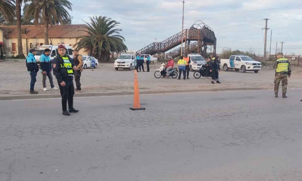 labrujula24's tweet photo. Seis detenidos y 25 motos secuestradas en nuevo operativo en “zonas calientes” https://t.co/UO3Gd3AAOP #DETENIDOS #operativopolicial #zonascalientes https://t.co/j6JIdSuYw5