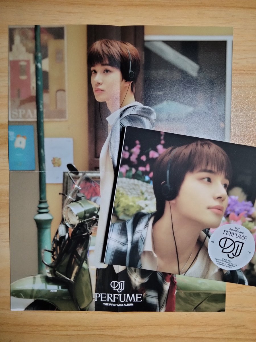 wts lfb ww nct 127 ph

jungwoo perfume digipack
— 80
— unsealed ; complete inclusions except photocard

# album digi official pb cd photobook doyoung jaehyun mini poster