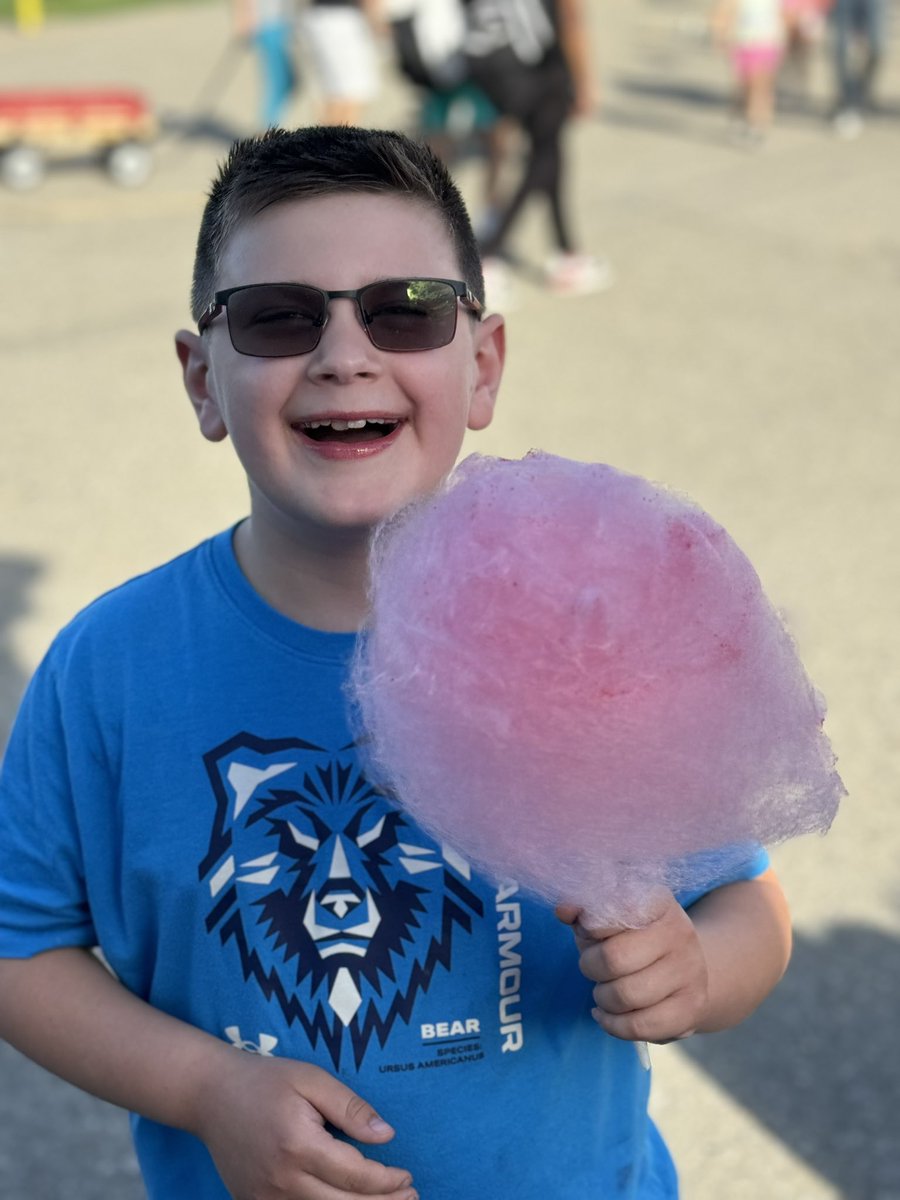 StCofA_HCDSB's tweet photo. Nothing says summer is coming like some cotton candy and this big smile! #familyfunfair ☀️ https://t.co/WnyBtYREhh