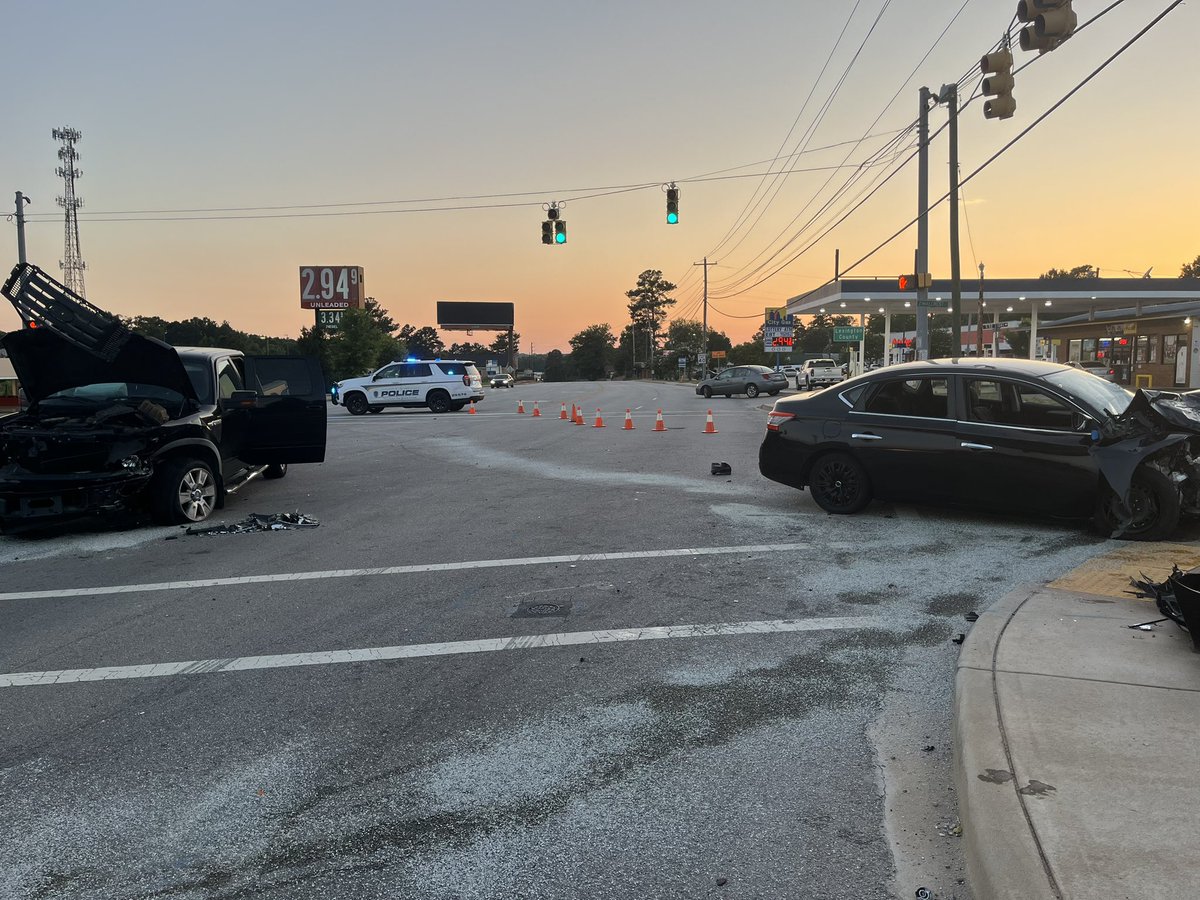 ColumbiaPDSC's tweet photo. The #TrafficSafetyUnit is investigating a collision that happened shortly before 8:30 p.m. at the 1300 Bush River Rd
All parties were transported to hospital. Updates will be posted here as more information becomes available. https://t.co/zg4YQHnPox