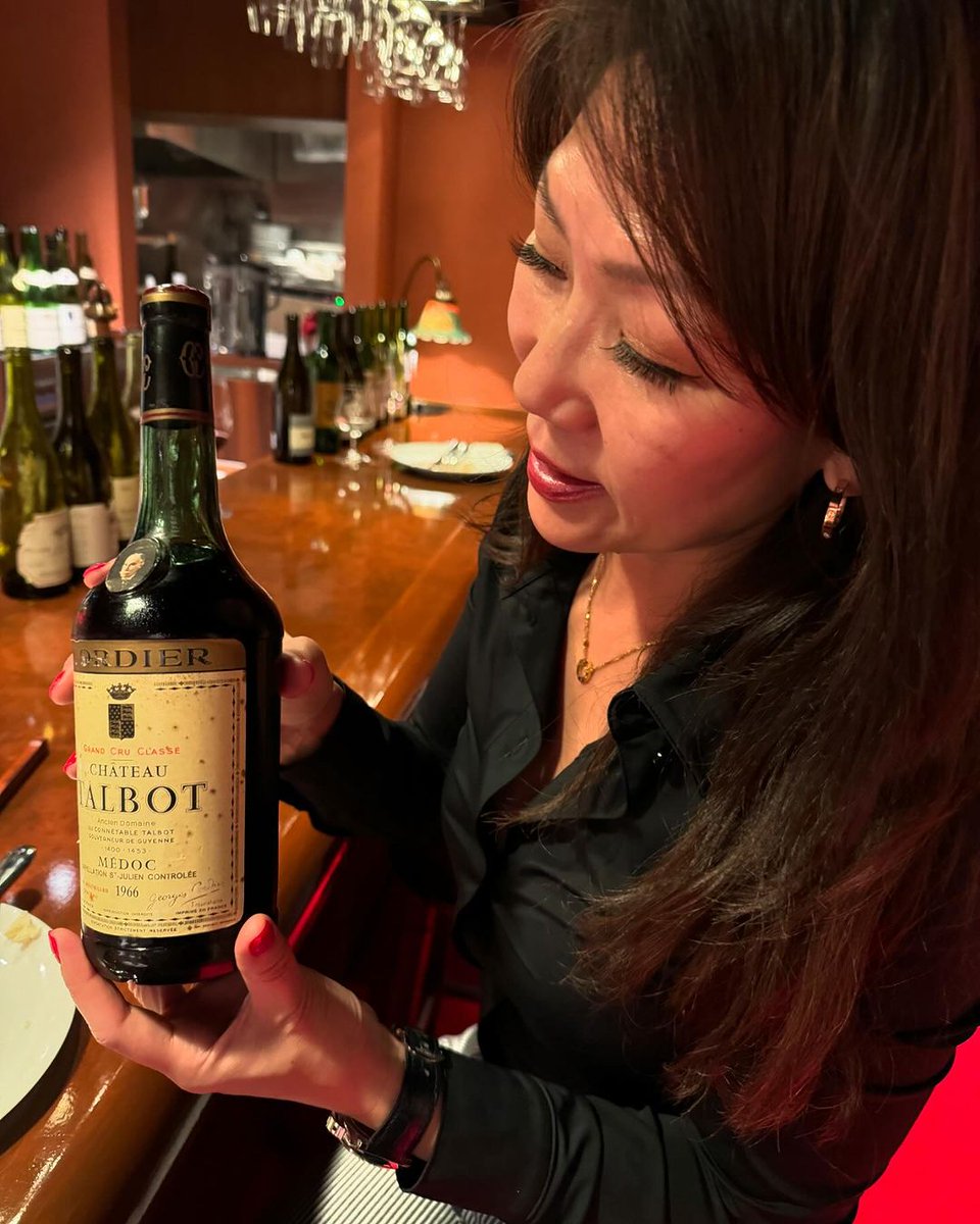 JamesSuckling's tweet image. My wife Marie found this old bottle of 1966 #Talbot in a wine bar in #Tokyo. It was stunning. Notice the shape of the old #Cordier bottle. 1966 was a tannic vintage, but after all this time, it is soft and resolved.