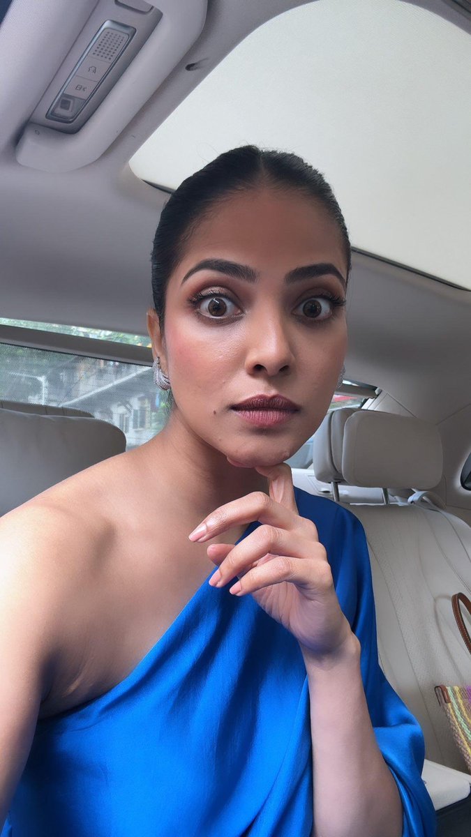 FlauntingGirl's tweet photo. Malavika mohanan https://t.co/9n2lZLaG24