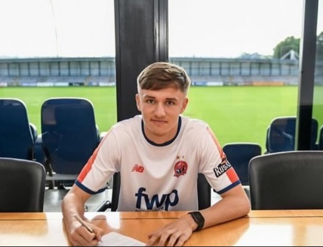 7EliteAcademyUK's tweet photo. PRO-CONTRACT 🖊️ 🇬🇧🇺🇸🇹🇿 Congratulations to former #7eliteacademyuk player @jjackmorrisss who has signed a pro contract with  @afc_fylde.

Jack joined us in 2021 and earned a place at AFC Fylde. He was a key player at the @7elitetournament this year in the 🇺🇸.

WELL DONE 👏🏽👏🏽 https://t.co/fx1Q1xlgw9
