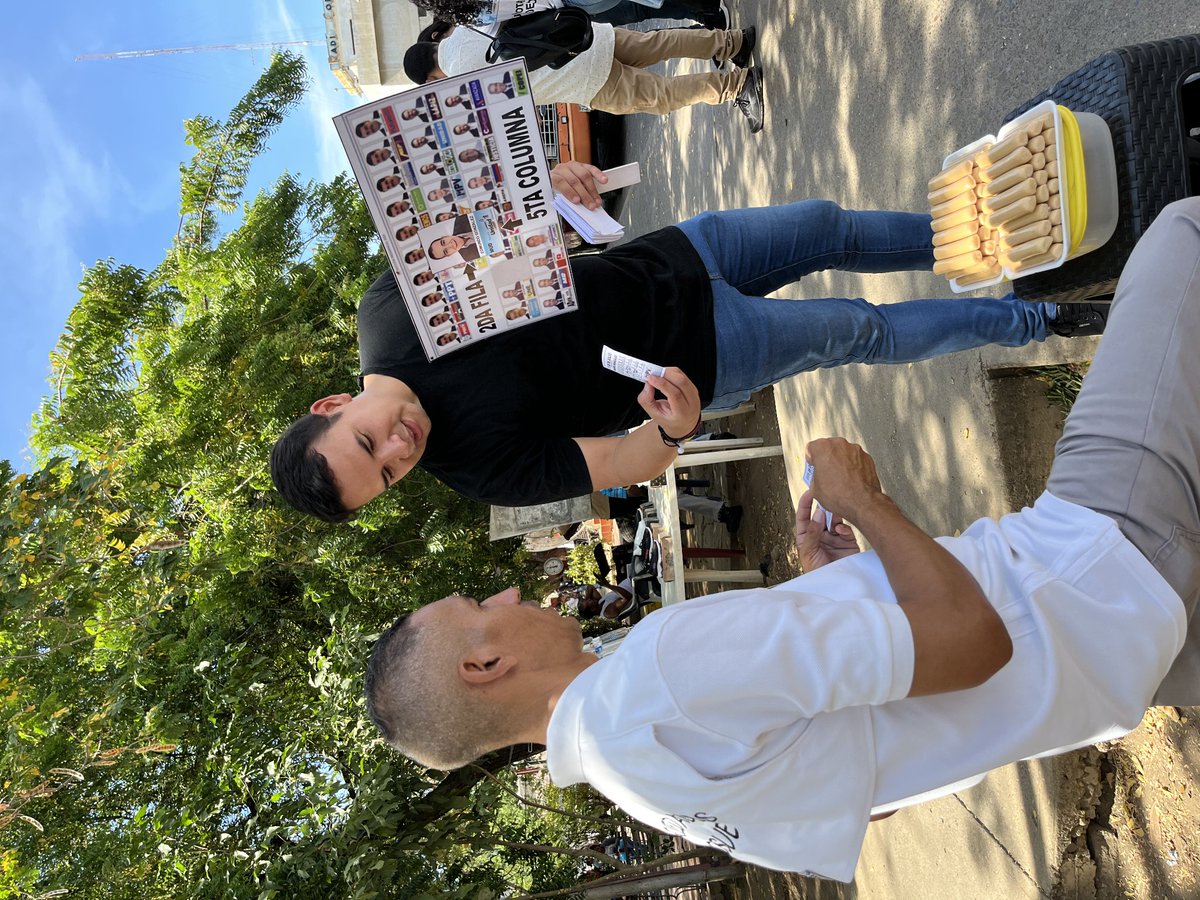 pahenryj's tweet photo. Hoy, en la Av. Manaure de Coro, nos movilizamos los jóvenes de los distintos partidos @JovenesConVzla_ para guiar sobre el voto presidencial del #28Julio2024

Juntos, como juventud, fortalecemos la unidad por una Venezuela llena de oportunidades. #EdmundoPatodoelmundo #Unidad https://t.co/sQ6QCL6QnN