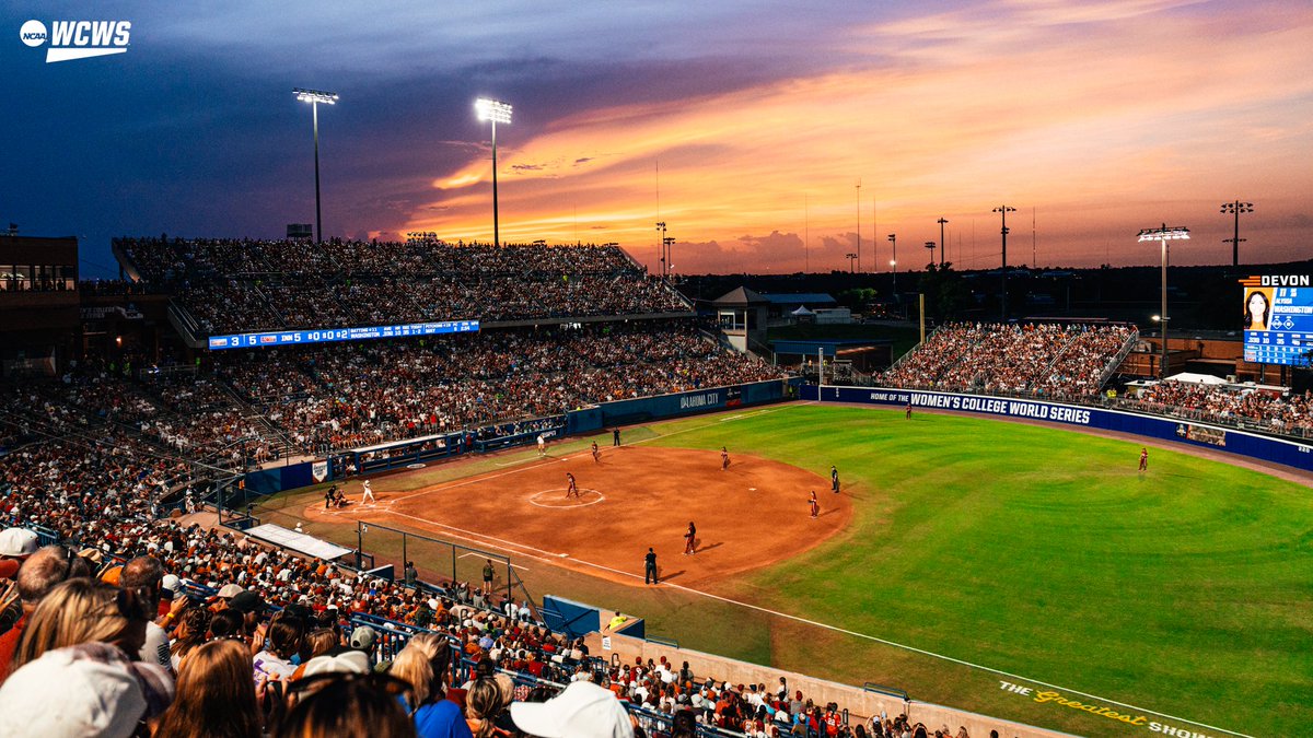 Sunsets in OKC 😍

#WCWS