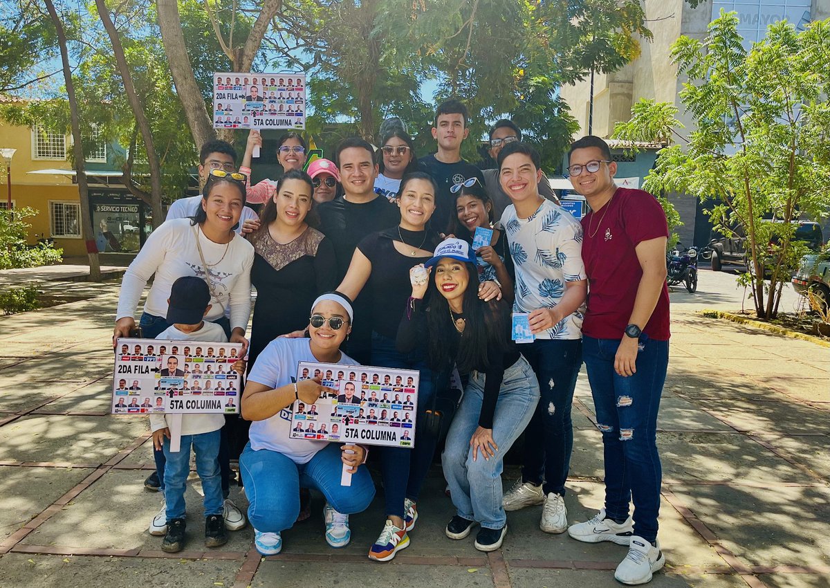 pahenryj's tweet photo. Hoy, en la Av. Manaure de Coro, nos movilizamos los jóvenes de los distintos partidos @JovenesConVzla_ para guiar sobre el voto presidencial del #28Julio2024

Juntos, como juventud, fortalecemos la unidad por una Venezuela llena de oportunidades. #EdmundoPatodoelmundo #Unidad https://t.co/sQ6QCL6QnN