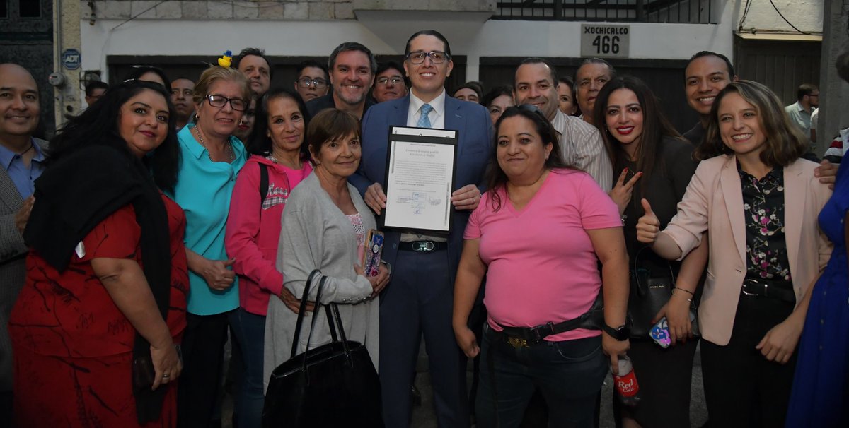 LuisMendozaBJ's tweet photo. Vecinos y vecinas benitojuarenses gracias a su confianza y apoyo 💪🏼 

¡Lo logramos! 

Hoy recibo mi Constancia de mayoría que me acredita como alcalde electo de Benito Juárez. No les voy a fallar. 💙 https://t.co/FFxBBcd66y