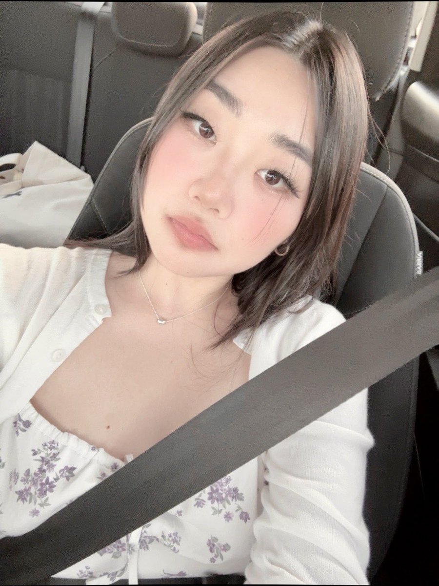chubeany's tweet photo. tiktok camera is kinda nice 😙 https://t.co/vez0ObdaRk