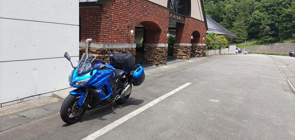 bell_Frandre's tweet photo. 長野まで今日はツーリング。途中で山梨のワインショップに寄り道。14年ぶりの来訪。 https://t.co/GB4CE09f97
