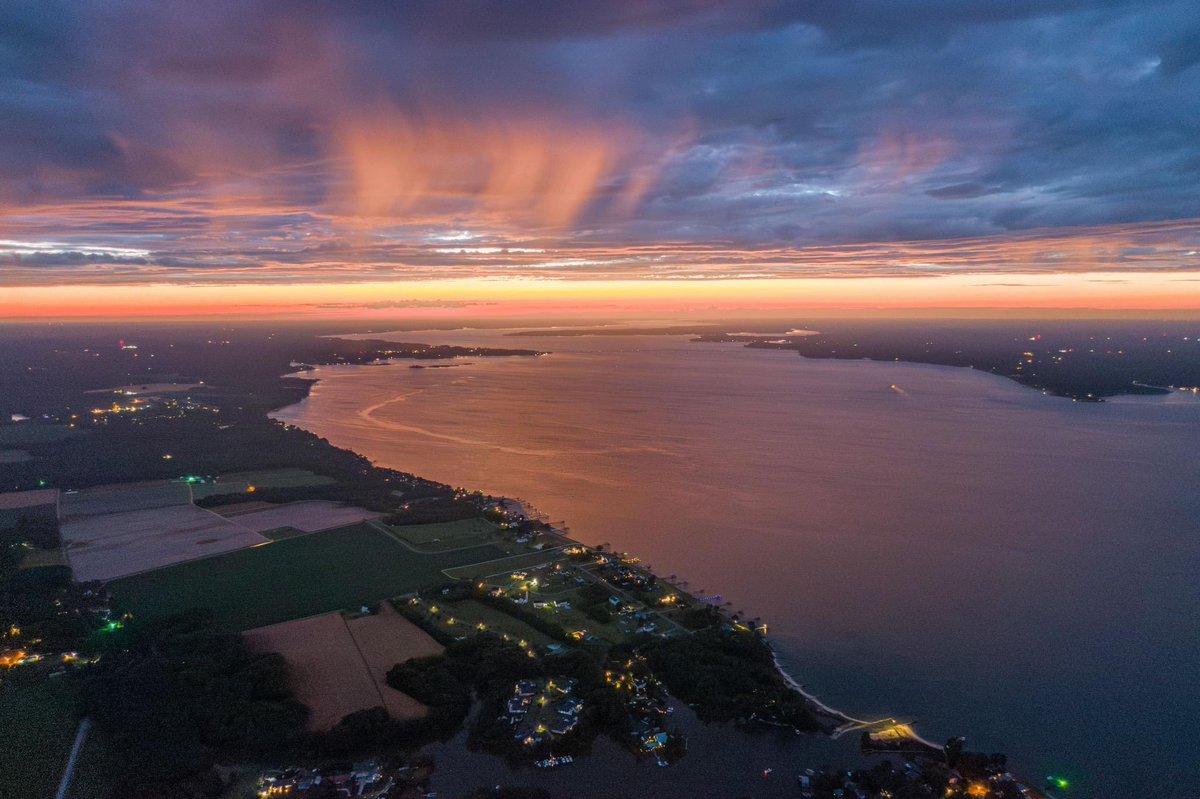 SBluePhoto's tweet photo. Crazy sunset tonight after the storm line broke up before it got here https://t.co/U0DgrL48jD