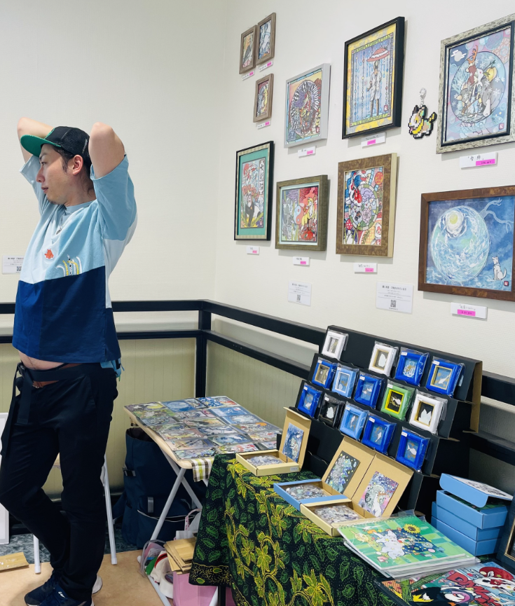 『カマキリかっしー　切り絵展 　　　
　　　　　　　　　in　BOOKOFF武蔵小金井店』
6月8日まで！

いよいよ明日までとなりました。
土曜日はかっしーさんも在廊されます😁
ポストカードやノートなど、
かわいいグッズもいっぱい！
来場者にはしおりを無料でプレゼント🎁
ご来場お待ちしてます✨