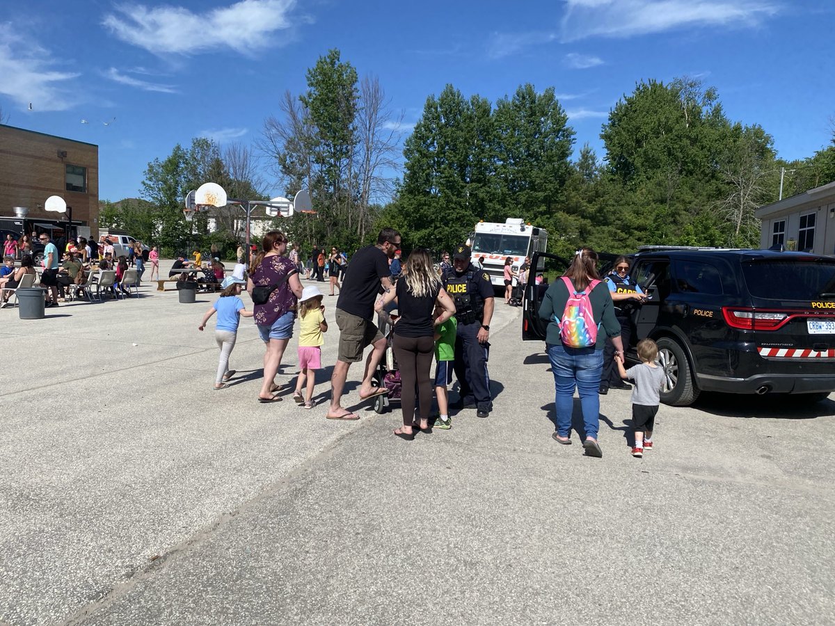 BirchviewDunes's tweet photo. Such an incredible turnout from our Birchview School Community. Beautiful evening for a Fun Fair, thank you for coming out to support our school 💚💛⁦@GjacobsG⁩ ⁦@SCDSB_Schools⁩ https://t.co/CkO91gU2o0