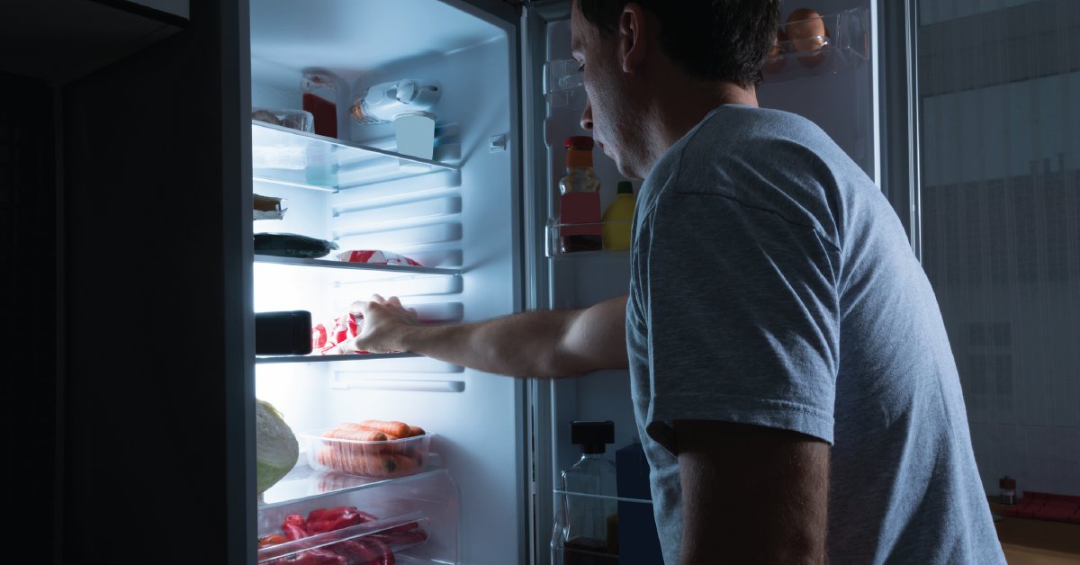 🍽️ New research from #DDW2024 suggests eating within 3 hours of bedtime at least 4 times a week may raise the risk of colorectal cancer. ms.spr.ly/6016YcY2p