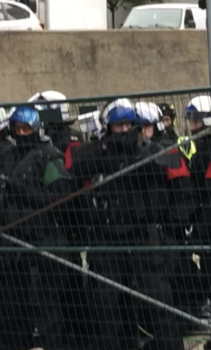 McgillSphr's tweet photo. POLICE PULL GUN ON STUDENT PROTESTORS OCCUPYING MCGILL ADMIN BUILDING TO CALL FOR DIVESTMENT

DIVEST FROM GENOCIDE!! 

DEFUND THE POLICE!! https://t.co/9fkK5C26UZ