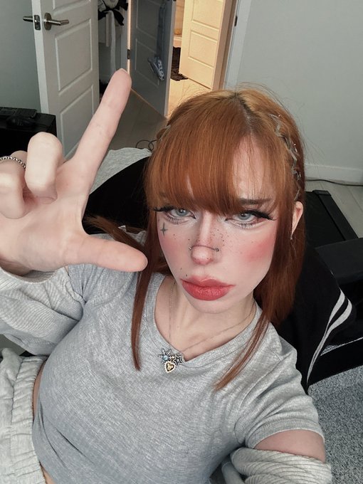 i&rsquo;m on loyalfans now for the real* simpers  and eating your own cum for me lovers https://t.co/H9Wad