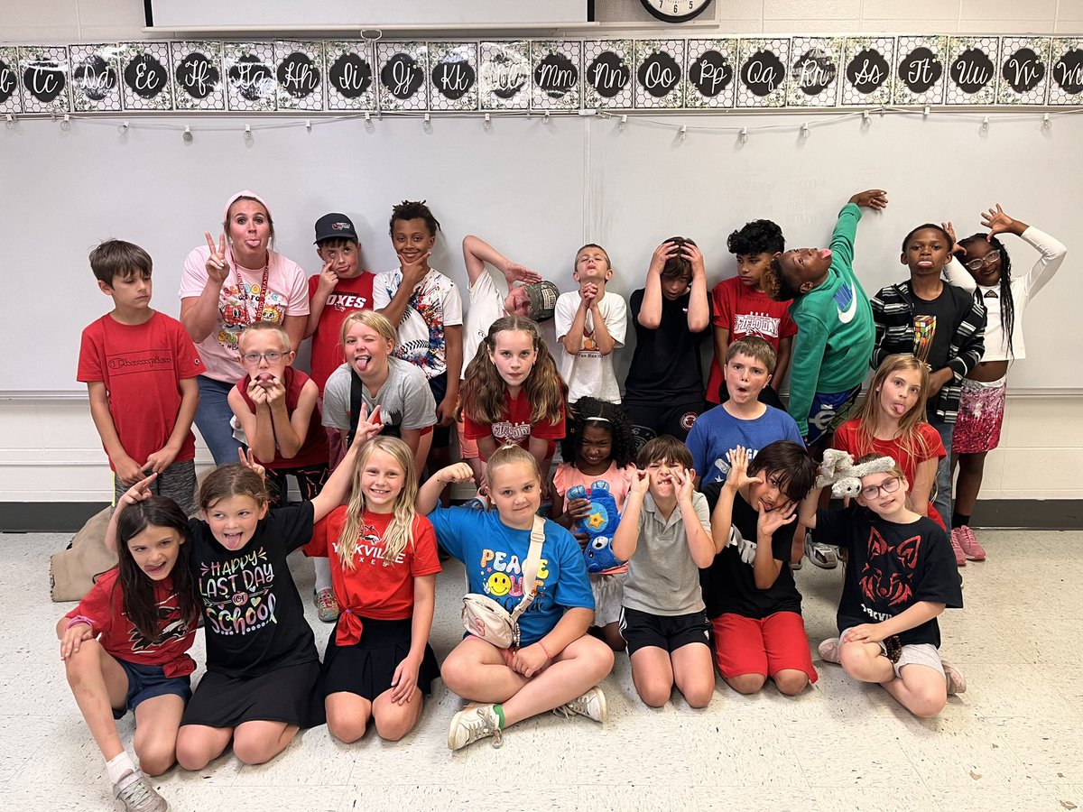 StephPrentice's tweet photo. That’s a wrap! We had a a great adventure in 3rd grade this year! ❤️🙌🏻 Good luck at YIS! @115ccgs https://t.co/kbq991mftV