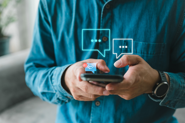 En 15 años, la economía cambiará radicalmente con la inteligencia artificial (IA).

Call centers serán bots, robots manufacturarán productos y médicos usarán IA para tomar decisiones sobre sus pacientes. Colombia no es la excepción a esta transformación 🌐

Va 🧵