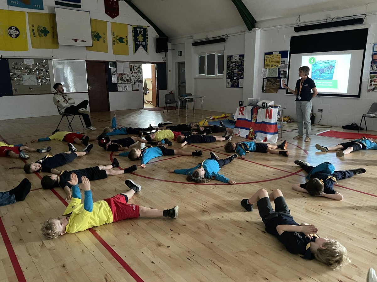 3rdAltonScouts's tweet image. More top tips on water safety from Claire @RNLI 1 Stop &amp;amp; think 2 Stay together 3 Float 4 Call 999 if someone is in trouble in the water. Great interactive learning #BeSafeHaveFun #Respectthewater #Knowyourflags @HampshireScouts