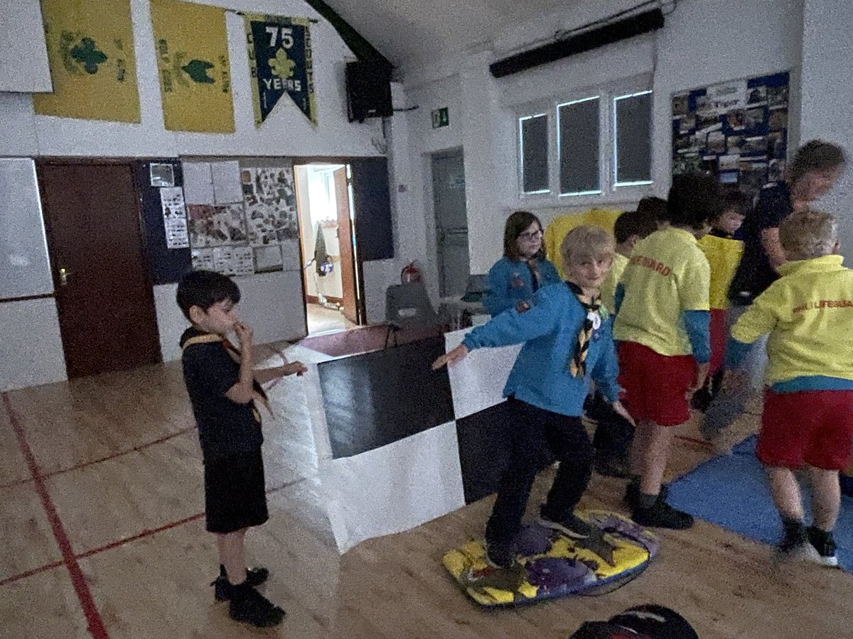 3rdAltonScouts's tweet image. More top tips on water safety from Claire @RNLI 1 Stop &amp;amp; think 2 Stay together 3 Float 4 Call 999 if someone is in trouble in the water. Great interactive learning #BeSafeHaveFun #Respectthewater #Knowyourflags @HampshireScouts