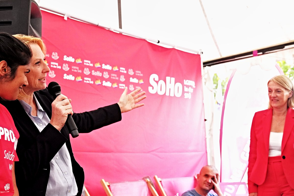 apex_archive's tweet image. #pridevillage am Wiener Rathausplatz: 
Polit. vertreten sind dort Grüne, Neos und ganz bes. auch die SPÖ, von der heute 2.NR-Präsdentin #Bures, EU-Kandidatin #Regner und Stadtrat Hacker anwesend waren.

#LGBTQ #Wien #pride #viennapride