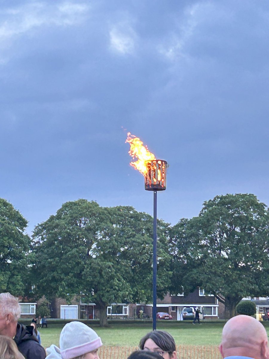 Lutterworth Beacon lighting!
80th Anniversary of D-Day 
A great community event 👏🏻👏🏻👏🏻
#lestweforget