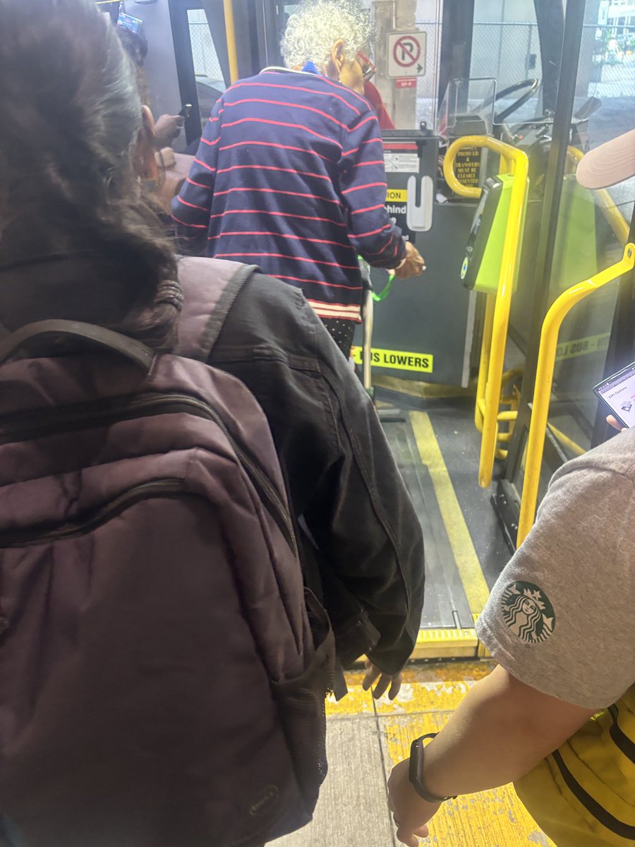kreemy1983's tweet photo. @TTChelps @TTCnotices @TTCNewsroom @ttcriders Are TTC employees already on some sort of work to rule that includes not putting out the platform for passengers with mobility devices? Because tell me why else would this driver just sit there while the lady asked for help. 😩😲 https://t.co/GCW4EVPiXA