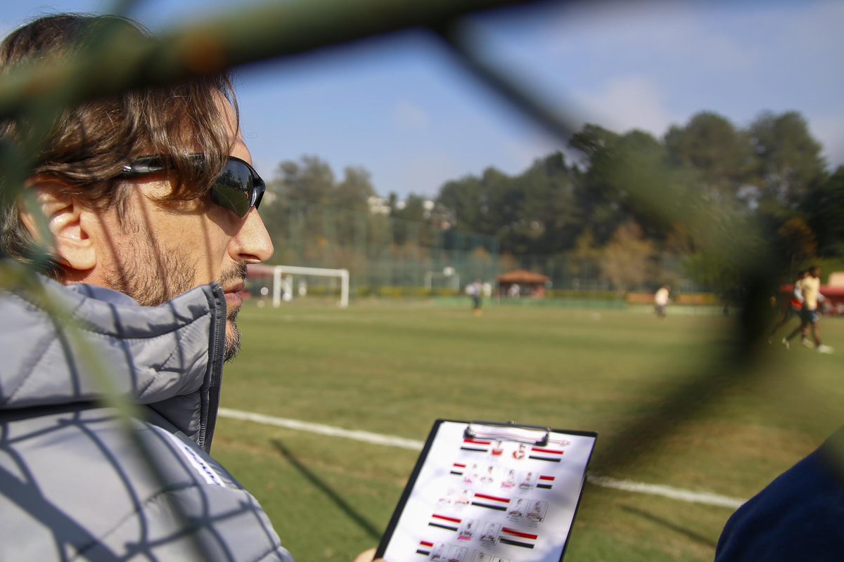 Luis Zubeldía sobre o CFA: “Muito lindo. Primeiro quero parabenizar o clube por sua estrutura. O que vi aqui é grandioso, muitos campos, tudo muito bem cuidado, bonito, vestiários, concentração, é um espetáculo”.

Em Cotia, Zubeldía teve a oportunidade de observar um treino