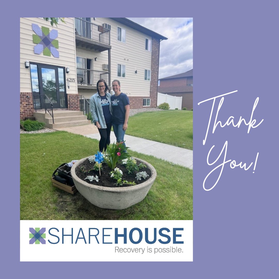 ShareHouseFargo's tweet photo. Thank you Marsh McLennan Valler for brightening up our space with more flowers! https://t.co/psN9atuQqz