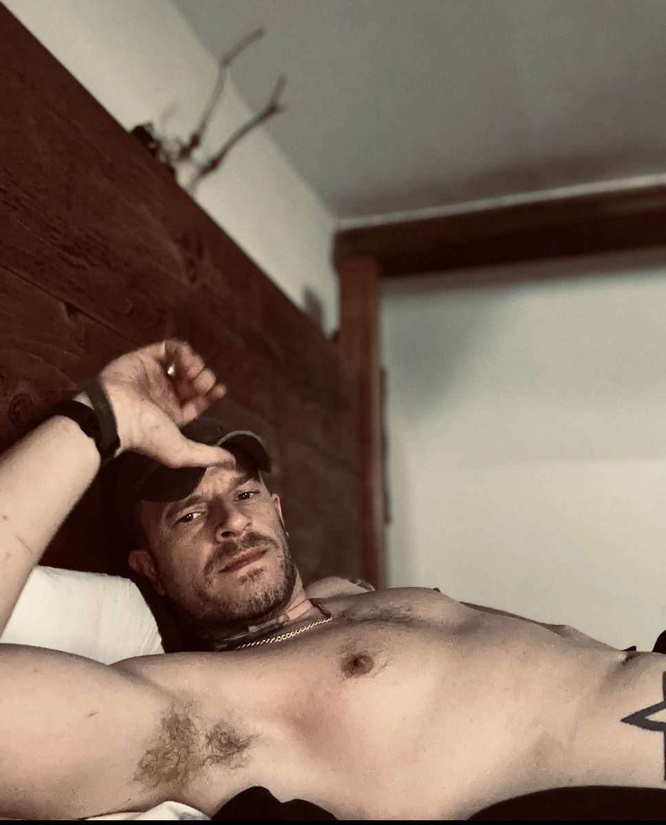 Retweet if you love the smell of a man’s sweaty  armpit
#mensarmpits
#pits
#manstink