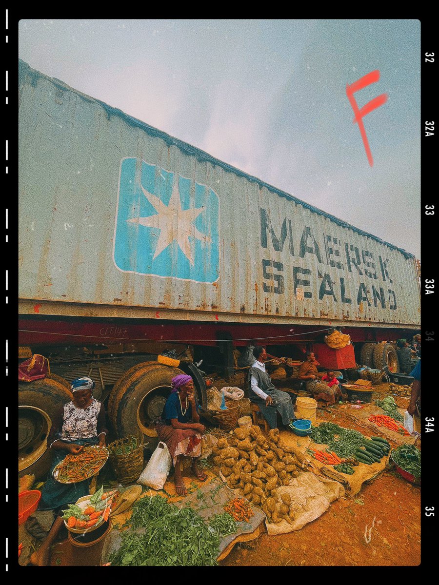 flairr_amalii's tweet photo. shot these at terminus today📷🧐
second edit is my fave😔🏆
#BullionVan
@Maersk https://t.co/0ytoaipvmZ