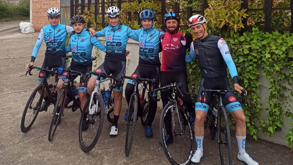 CCBurgales's tweet image. 🚴🏼‍♂️ #cadetes | Nuestros jóvenes ciclistas ultiman la recta final del curso dándolo todo con los exámenes como con la bici
Entrenamiento &quot;de altura&quot; de nuestro equipo el pasado fin de semana encadenando puertos y poniendo a tono el cuerpo para todo lo que viene en próxima semanas