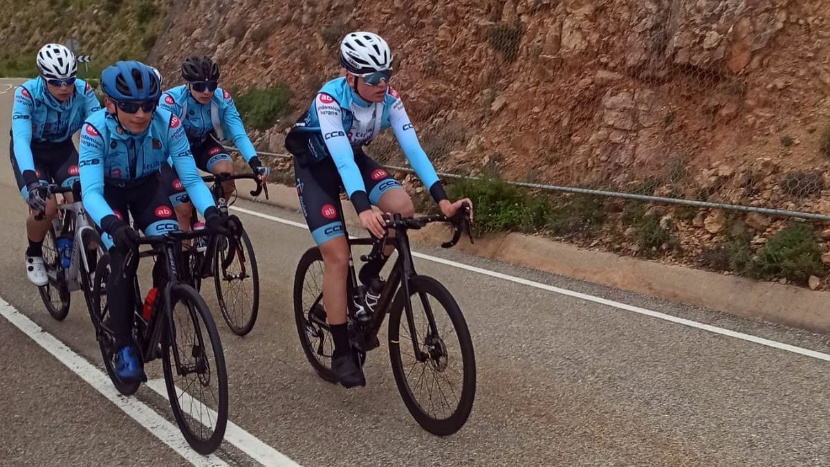 CCBurgales's tweet image. 🚴🏼‍♂️ #cadetes | Nuestros jóvenes ciclistas ultiman la recta final del curso dándolo todo con los exámenes como con la bici
Entrenamiento &quot;de altura&quot; de nuestro equipo el pasado fin de semana encadenando puertos y poniendo a tono el cuerpo para todo lo que viene en próxima semanas