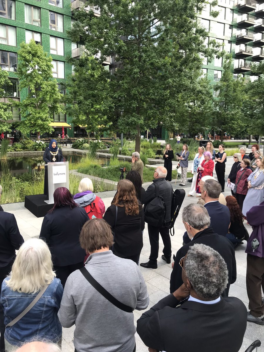 Paula was inspired to write her fictionalised novel about The little Brown Dog when she came to storytelling tours given by me on Charlotte and Ian on the saga of the vivsectioned dog, the statue and the riots.