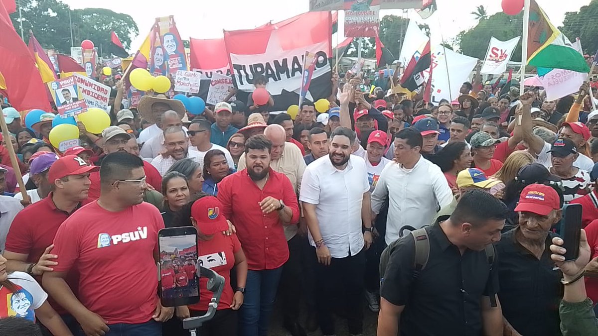 La Militancia <a href="/tupamaromrt_/">Movimiento Revolucionario TUPAMARO Vzla.</a> marcha en el Mpio. Aguasay Edo. <a href="/MonagasMRT_/">MonagasRebeldeMRT</a> en respaldo a <a href="/NicolasMaduro/">Nicolás Maduro</a>.

Estamos Apoyando a Nicolás.

Ven con nosotros, la esperanza está en la calle, #Tupamaro Ejemplo de Lucha

#PuebloLealSiempre
#ConNicoMásHogares
#ConNicoNosotrosVenceremos