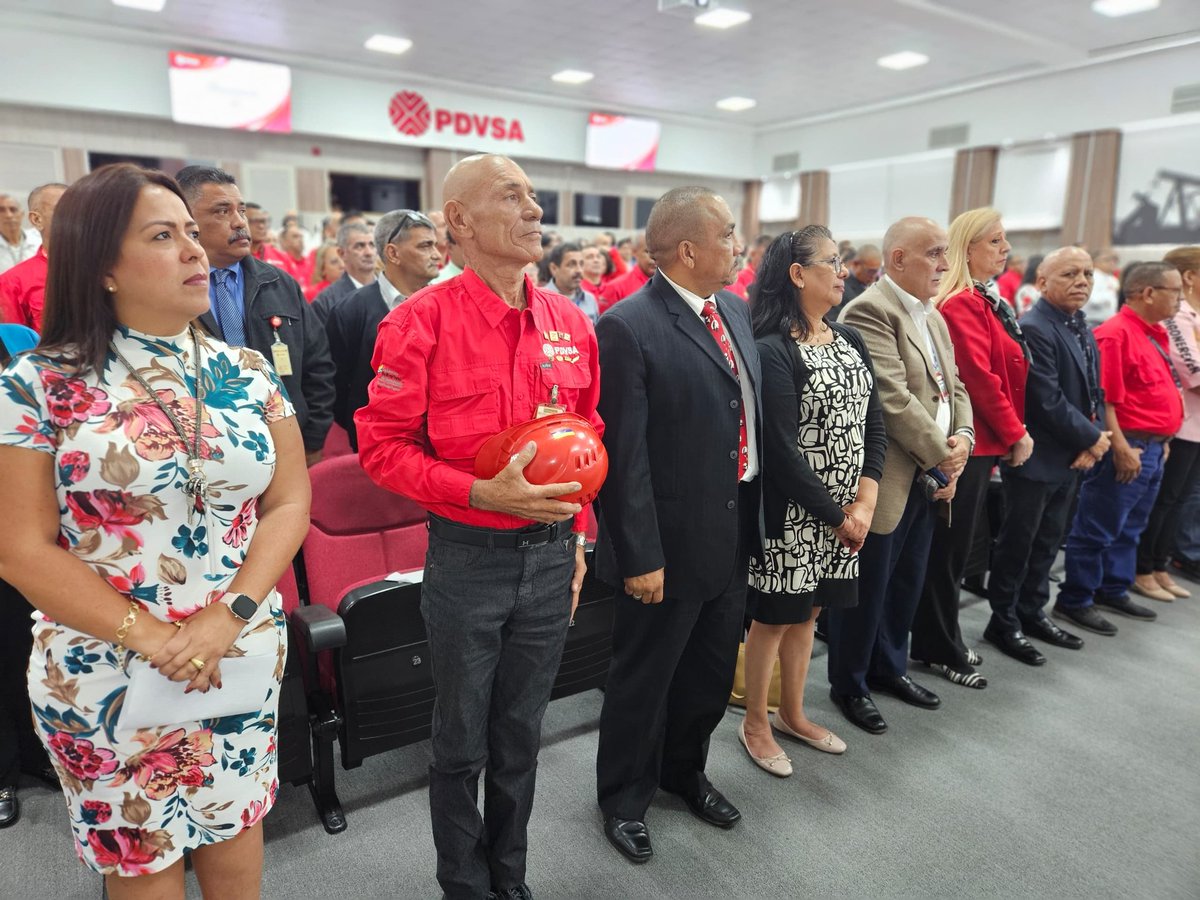 Carlos Taborda trabajador homenajeado con 43 años de labor en la industria petrolera expresó, "este reconocimiento fortalece el ánimo de la clase trabajadora para continuar con el desarrollo y el renacer de la industria petrolera."