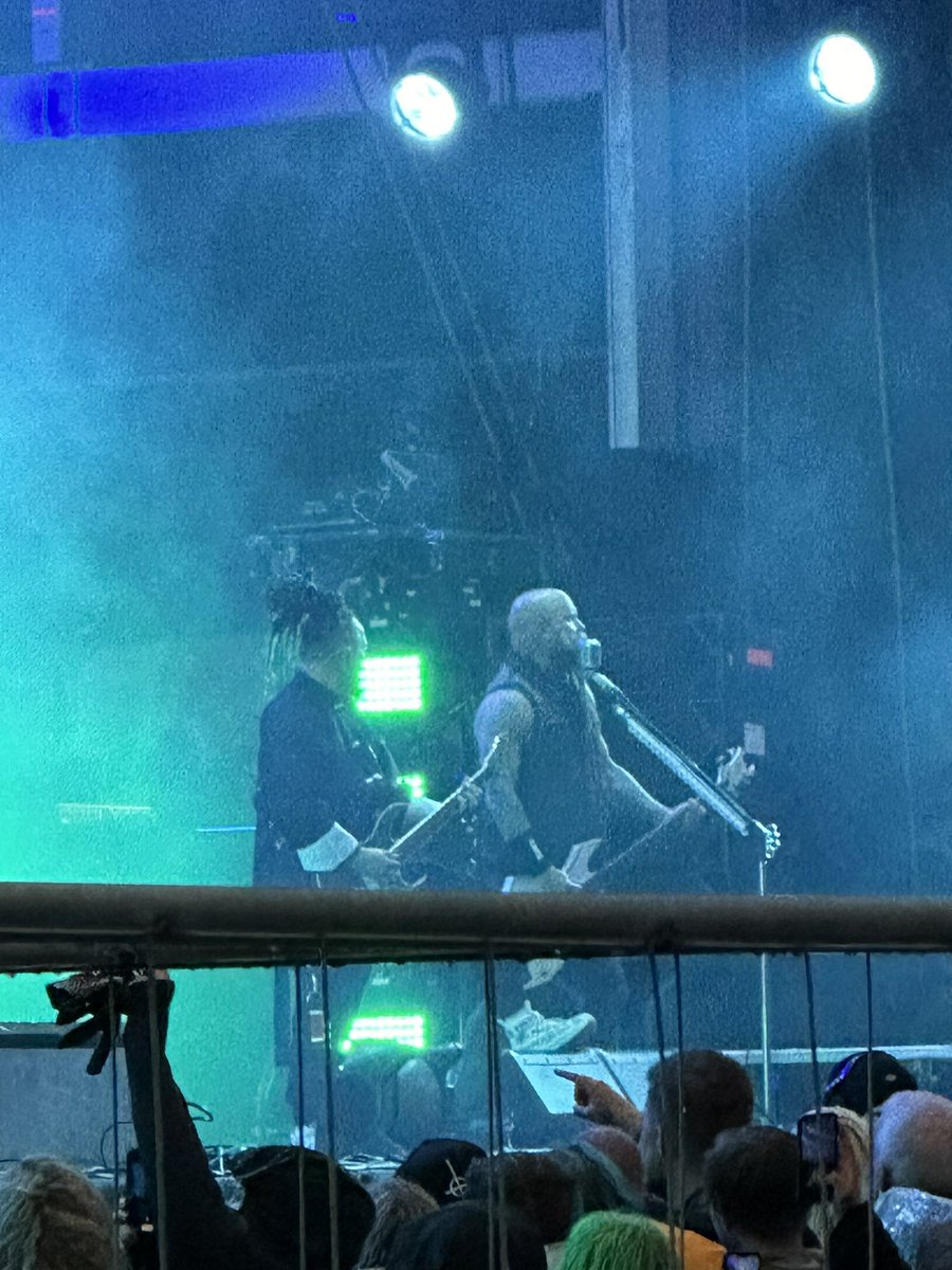 SmileJuju94's tweet photo. @FFDP saw you guys at #TrondheimRocks. You guys were awesome! Loved to see how much you guys interact with the fans and give out stuff to specific people so no one takes it away from them❤️🔥 always be my fav! also wanna "personally" thank Ivan Moody for his bracelet! Made my day https://t.co/cKplSUoy3M