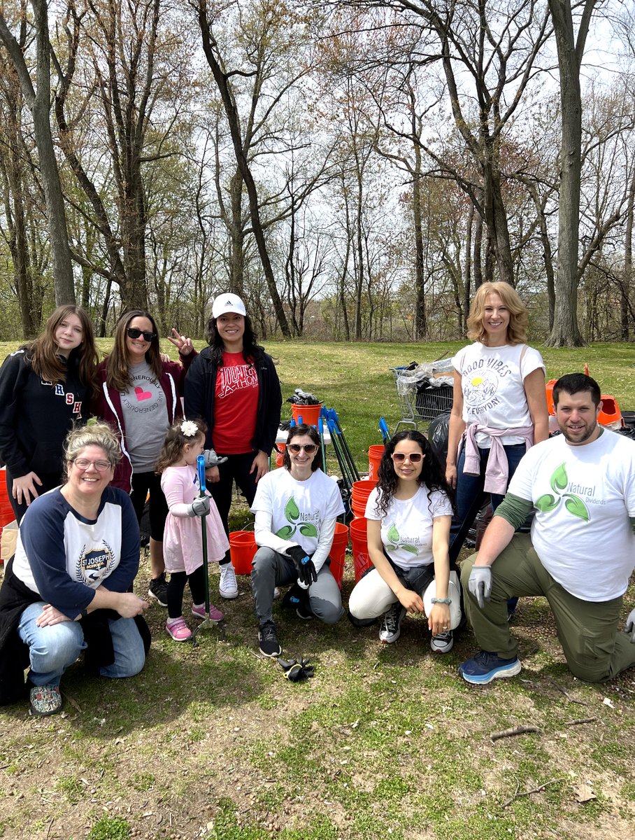 natdividends's tweet photo. We can hardly believe it’s already been over a month since our Earth Day Cleanup back in April! We’ve been a little busy here at Natural Dividends working on more cleanups and events to organize, but we still wanted to share some photos with you all. 🌎🌱

Full post on Insta! https://t.co/dEq0BGCrLN