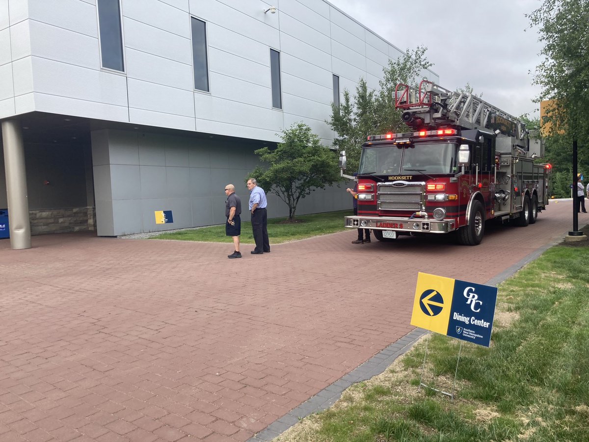 uncNondpy's tweet photo. Evacuation by fire alarm at the conference. (Not serious) https://t.co/S1sUSsaMUP