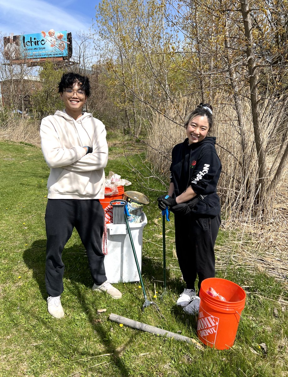 natdividends's tweet photo. We can hardly believe it’s already been over a month since our Earth Day Cleanup back in April! We’ve been a little busy here at Natural Dividends working on more cleanups and events to organize, but we still wanted to share some photos with you all. 🌎🌱

Full post on Insta! https://t.co/dEq0BGCrLN
