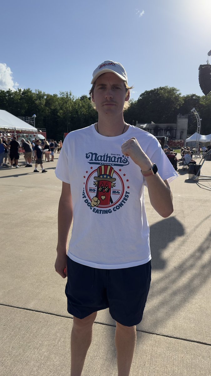 Sir Yacht tweet media