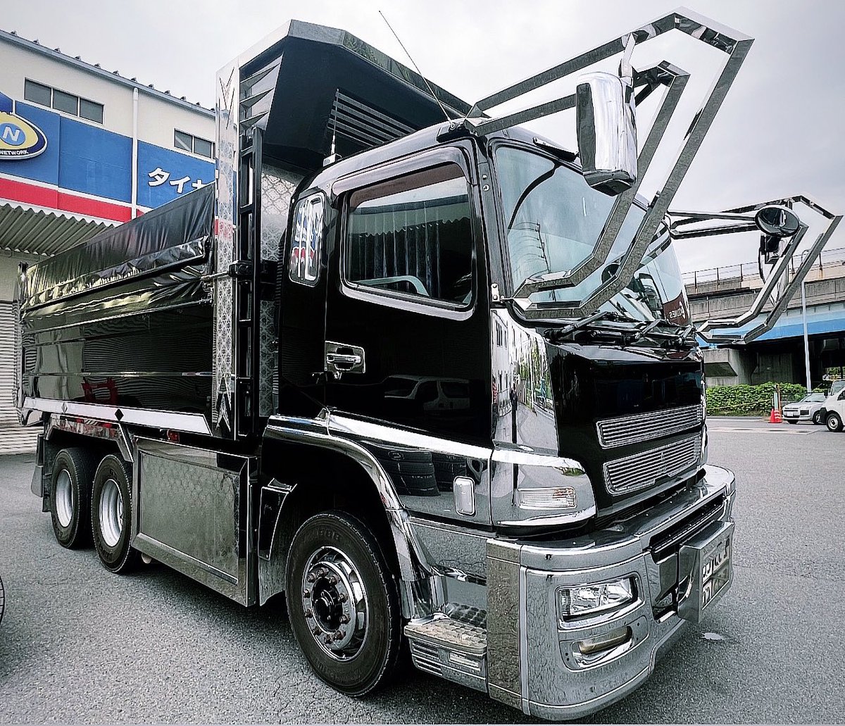 gs400_14's tweet photo. 最近タイヤ運がねぇな
道路にでっけえボルト落とすんじゃねぇボケ https://t.co/ZgaCsVl4YE