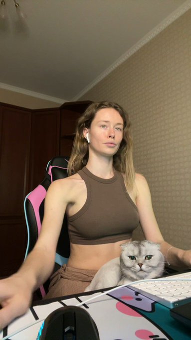 Goddess Oksana is live now! https://t.co/4r2dMFk8rL https://t.co/GA56Vjct67
