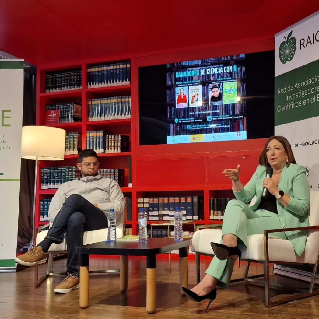 ArqueoInquieta's tweet photo. Qué tarde tan magnífica la de hoy en el @IC_Bruselas en la entrega de premios y presentación de los libros ganadores de #CienciaConÑ2024. 

"Prehistorias de mujeres" @eddestino @planetadelibros Mejor libro de divulgación científica editado en España https://t.co/GInIT9IqHA